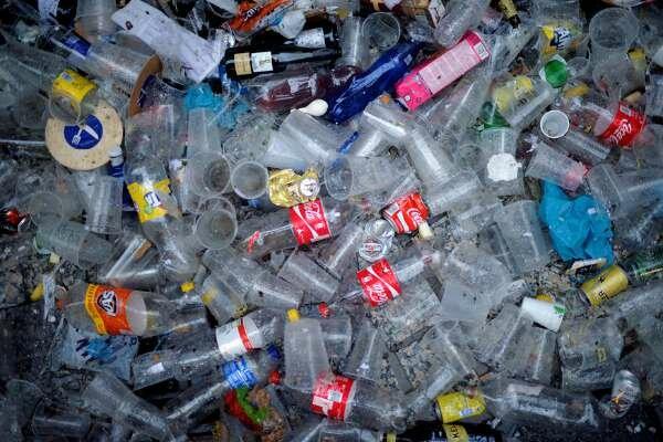 تولید زباله پلاستیکی توسط کوکاکولا,اخبار علمی,خبرهای علمی,طبیعت و محیط زیست