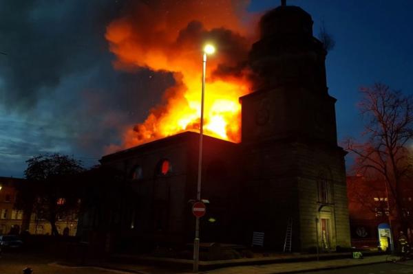 آتش‌سوزی در کلیسای سنت ایوانجلیست انگلیس,اخبار حوادث,خبرهای حوادث,حوادث امروز