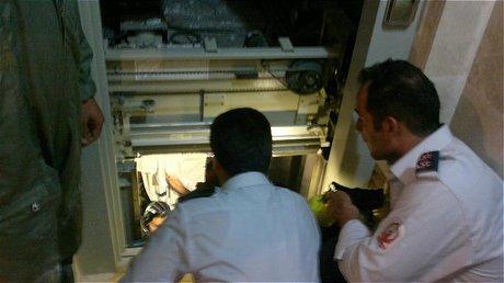 سقوط کارگر ساختمانی در چاله آسانسور,کار و کارگر,اخبار کار و کارگر,حوادث کار 