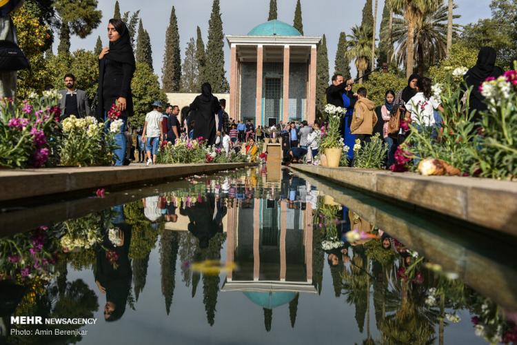 تصاویر بزرگداشت سعدی در شیراز,عکس های بزرگداشت سعدی در شیراز,تصاویری از حضور مردم در روز بزرگداشت سعدی در شیراز