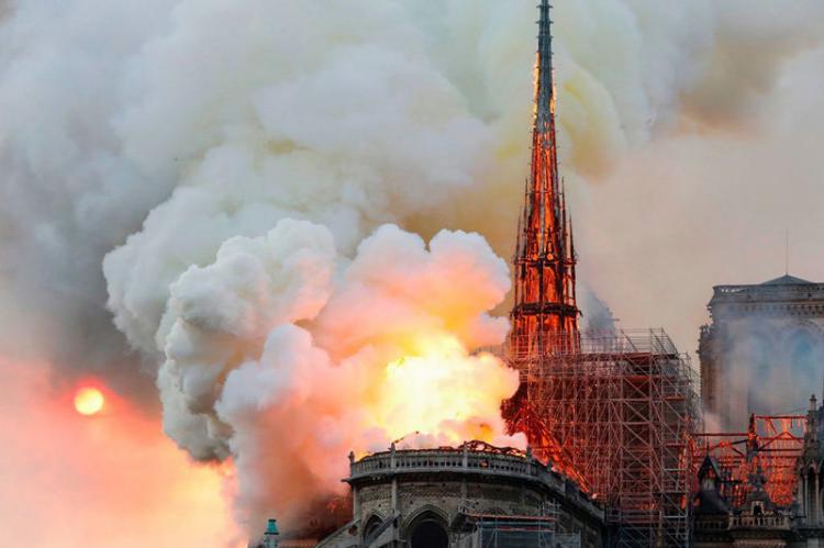 تصاویر کلیسا نوتردام,عکس های کلیسا نوتردام پس از آتش سوزی,عکس های آتش گرفتن کلیسای نوتردام