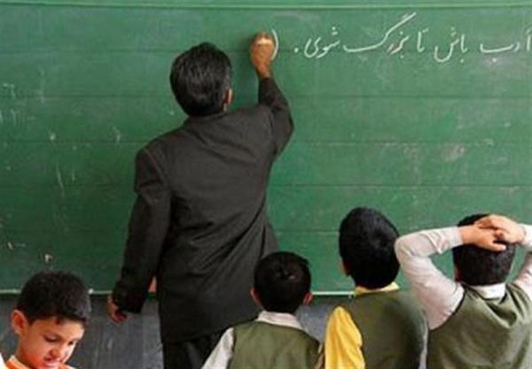 حقوق معلمان شاغل و بازنشسته زیر خط فقر است/ دولت بدهی خود به فرهنگیان را پرداخت نمیکند