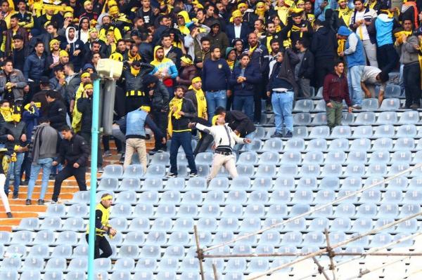 درگیری تماشاگران سپاهان پرسپولیس درگیری تماشاگران سپاهان پرسپولیس,اخبار فوتبال,خبرهای فوتبال,حواشی فوتبال