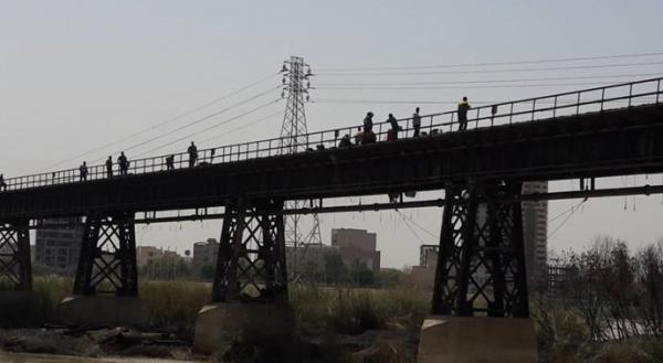 خودکشی در پل سیاه اهواز,اخبار حوادث,خبرهای حوادث,حوادث امروز
