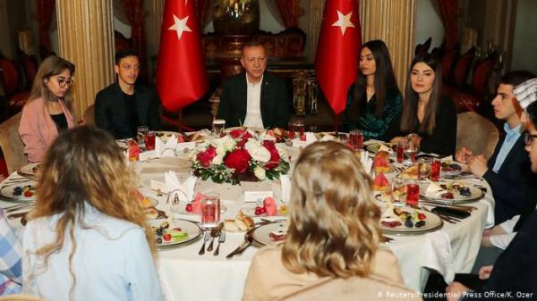 مسوت اوزیل در مراسم افطاری اردوغان,اخبار فوتبال,خبرهای فوتبال,اخبار فوتبالیست ها