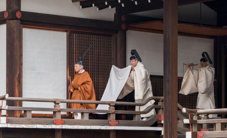 تصاویر دوران امپراتوری آکیهیتو بر ژاپن,عکس های آکیهیتو در دوران امپراتوری،عکس های مراسم تخت نشینی آکیهیتو