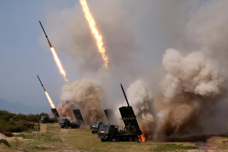 تصاویر آزمایش موشکی کره‌شمالی,عکس های کیم جونگ اون,تصاویر نظامی کره شمالی