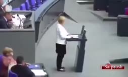 ویدئو/ برخورد رئیس مجلس آلمان با صدراعظم این کشور