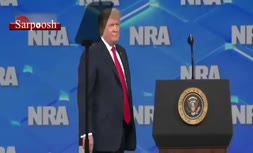 فیلم/ پرتاب گوشی موبایل به سمت ترامپ حین یک کنفرانس!