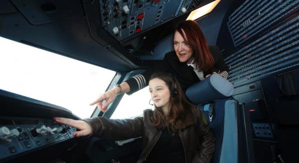 جوان‌ترین خلبان زن جهان,اخبار جالب,خبرهای جالب,خواندنی ها و دیدنی ها
