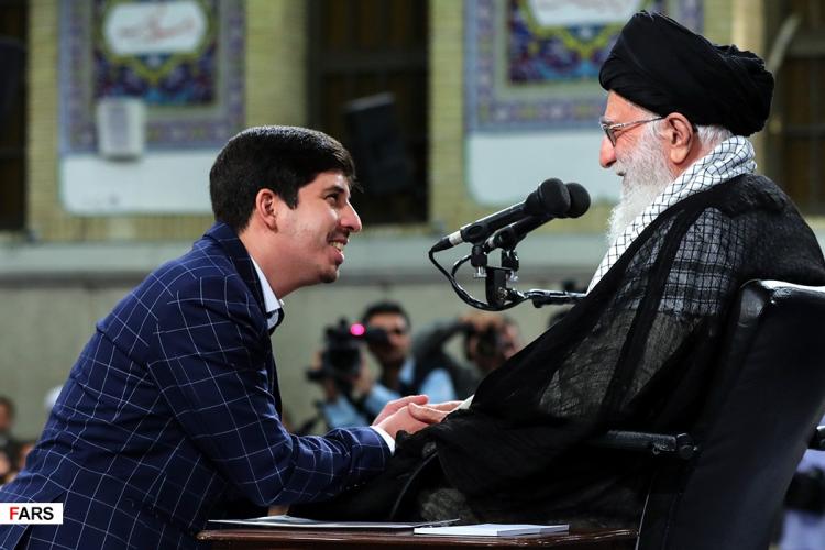 تصاویر دیدار دانشجویان با رهبر معظم انقلاب اسلامی تصاویر دیدار دانشجویان با رهبر معظم انقلاب اسلامی,عکس های آیت الله خامنه ای,تصاویر دانشجویان و رهبر انقلاب