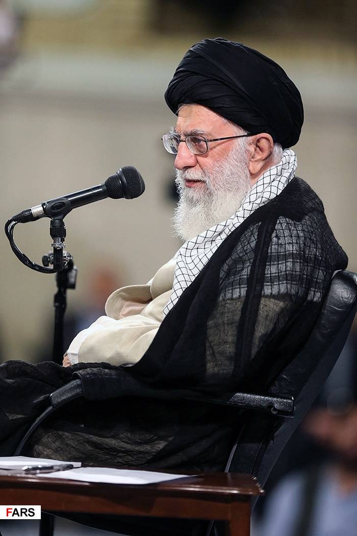 تصاویر دیدار دانشجویان با رهبر معظم انقلاب اسلامی تصاویر دیدار دانشجویان با رهبر معظم انقلاب اسلامی,عکس های آیت الله خامنه ای,تصاویر دانشجویان و رهبر انقلاب