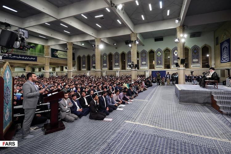 تصاویر دیدار دانشجویان با رهبر معظم انقلاب اسلامی تصاویر دیدار دانشجویان با رهبر معظم انقلاب اسلامی,عکس های آیت الله خامنه ای,تصاویر دانشجویان و رهبر انقلاب