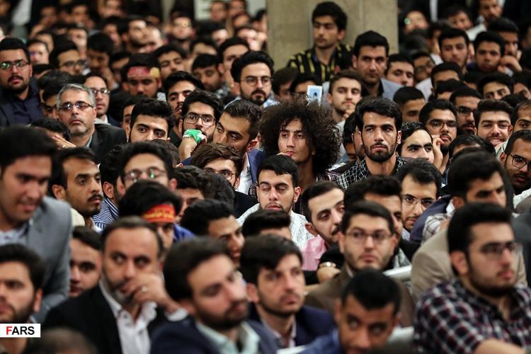 تصاویر دیدار دانشجویان با رهبر معظم انقلاب اسلامی تصاویر دیدار دانشجویان با رهبر معظم انقلاب اسلامی,عکس های آیت الله خامنه ای,تصاویر دانشجویان و رهبر انقلاب