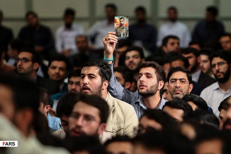 تصاویر دیدار دانشجویان با رهبر معظم انقلاب اسلامی تصاویر دیدار دانشجویان با رهبر معظم انقلاب اسلامی,عکس های آیت الله خامنه ای,تصاویر دانشجویان و رهبر انقلاب