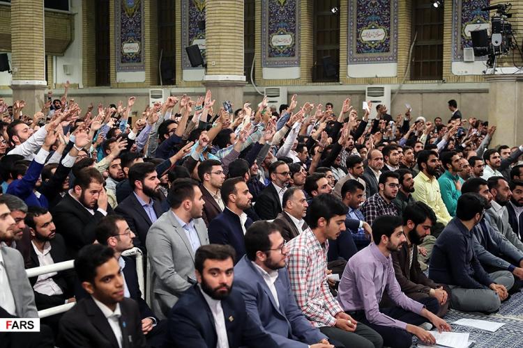 تصاویر دیدار دانشجویان با رهبر معظم انقلاب اسلامی تصاویر دیدار دانشجویان با رهبر معظم انقلاب اسلامی,عکس های آیت الله خامنه ای,تصاویر دانشجویان و رهبر انقلاب