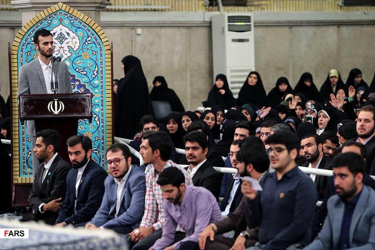 تصاویر دیدار دانشجویان با رهبر معظم انقلاب اسلامی تصاویر دیدار دانشجویان با رهبر معظم انقلاب اسلامی,عکس های آیت الله خامنه ای,تصاویر دانشجویان و رهبر انقلاب