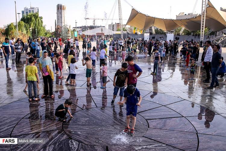 تصاویر آب بازی کودکان در بوستان آب و آتش,تصاویر حضور کودکان در بوستان آب و آتش,عکس های آب بازی کودکان در پارک