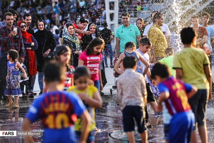 تصاویر آب بازی کودکان در بوستان آب و آتش,تصاویر حضور کودکان در بوستان آب و آتش,عکس های آب بازی کودکان در پارک