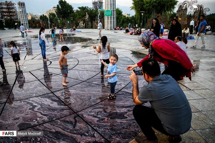 تصاویر آب بازی کودکان در بوستان آب و آتش,تصاویر حضور کودکان در بوستان آب و آتش,عکس های آب بازی کودکان در پارک