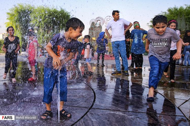 تصاویر آب بازی کودکان در بوستان آب و آتش,تصاویر حضور کودکان در بوستان آب و آتش,عکس های آب بازی کودکان در پارک