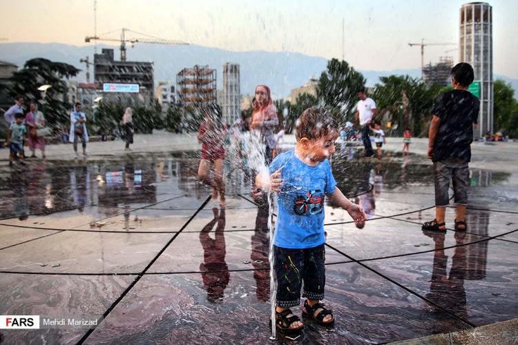 تصاویر آب بازی کودکان در بوستان آب و آتش,تصاویر حضور کودکان در بوستان آب و آتش,عکس های آب بازی کودکان در پارک