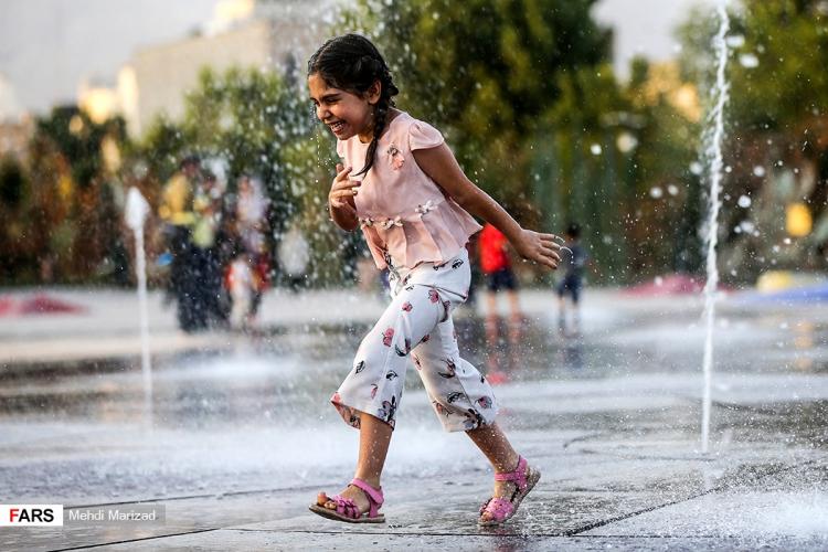 تصاویر آب بازی کودکان در بوستان آب و آتش,تصاویر حضور کودکان در بوستان آب و آتش,عکس های آب بازی کودکان در پارک