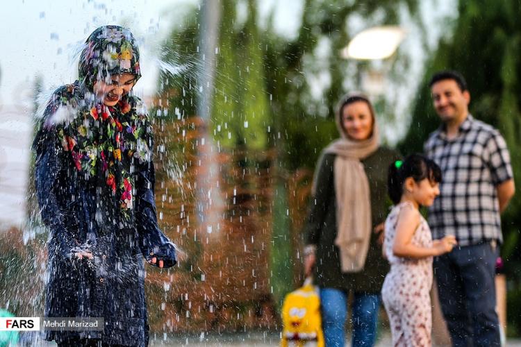 تصاویر آب بازی کودکان در بوستان آب و آتش,تصاویر حضور کودکان در بوستان آب و آتش,عکس های آب بازی کودکان در پارک