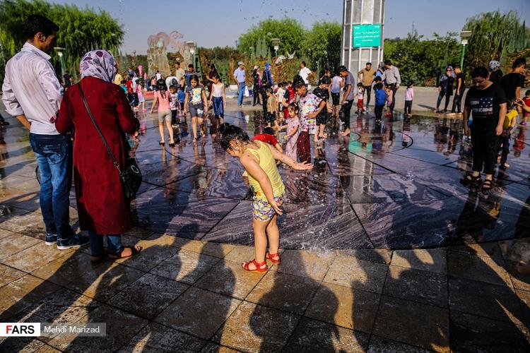 تصاویر آب بازی کودکان در بوستان آب و آتش,تصاویر حضور کودکان در بوستان آب و آتش,عکس های آب بازی کودکان در پارک