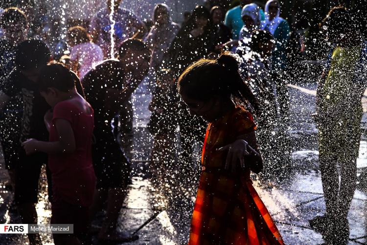 تصاویر آب بازی کودکان در بوستان آب و آتش,تصاویر حضور کودکان در بوستان آب و آتش,عکس های آب بازی کودکان در پارک