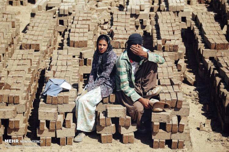 تصاویر کارگران فصلی تصاویر کارگران فصلی,عکس های کارگران فصلی,تصاویر کورههای آجرپزی همدان