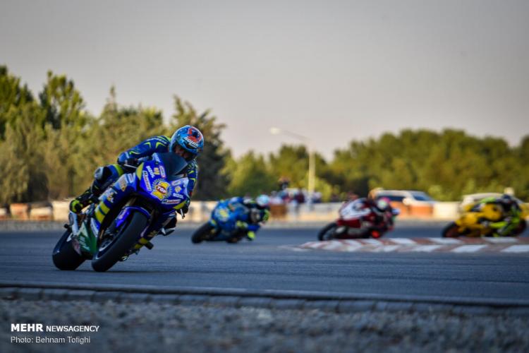 تصاویر راند اول مسابقات موتور ریس قهرمانی کشور,تصاویر مسابقات موتورسواری در ایران,عکس های راند اول مسابقات موتورسواری
