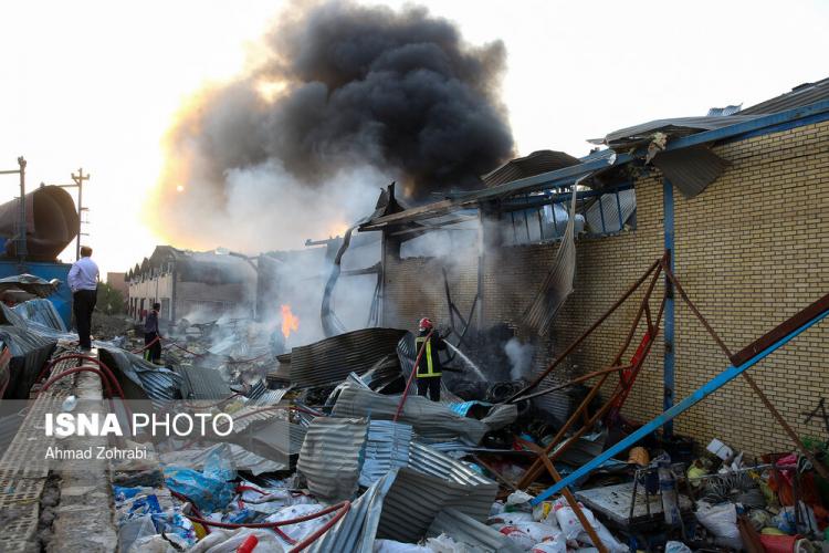 تصاویر انفجار در شهرک شکوهیه قم,عکس های انفجار کارخانه تولید خوراک دام,تصاویر آتش سوزی در قم