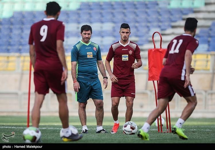 تصاویر گابریل کالدرون در تمرین پرسپولیس تصاویر گابریل کالدرون در تمرین پرسپولیس,عکس های تمرینات پرسپولیس با گابریل کالدرون,تصاویر گابریل کالدرون