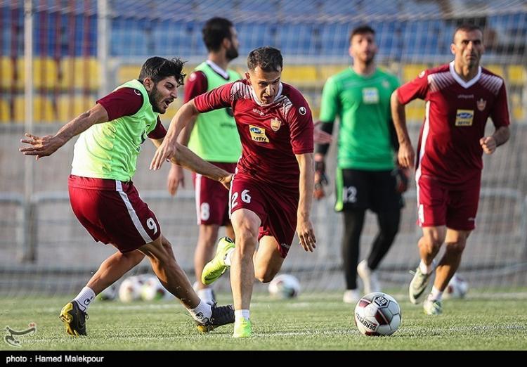 تصاویر گابریل کالدرون در تمرین پرسپولیس تصاویر گابریل کالدرون در تمرین پرسپولیس,عکس های تمرینات پرسپولیس با گابریل کالدرون,تصاویر گابریل کالدرون
