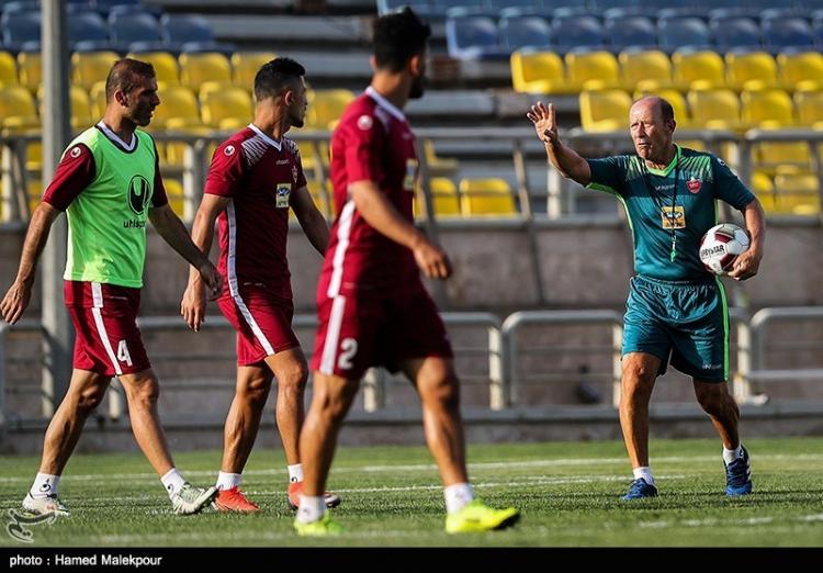 تصاویر گابریل کالدرون در تمرین پرسپولیس تصاویر گابریل کالدرون در تمرین پرسپولیس,عکس های تمرینات پرسپولیس با گابریل کالدرون,تصاویر گابریل کالدرون