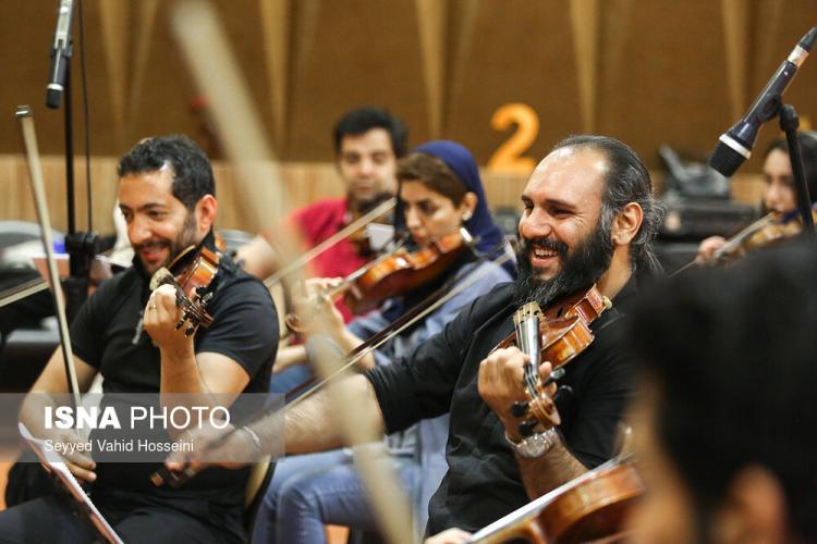 تصاویر تمرین گروه ارکست حسین زمان,عکس های تمرین ارکستر کنسرت به تو میرسم دوباره,تصاویر تمرینات قبل کنسرت حسین زمان