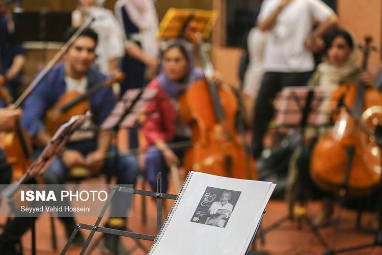 تصاویر تمرین گروه ارکست حسین زمان,عکس های تمرین ارکستر کنسرت به تو میرسم دوباره,تصاویر تمرینات قبل کنسرت حسین زمان