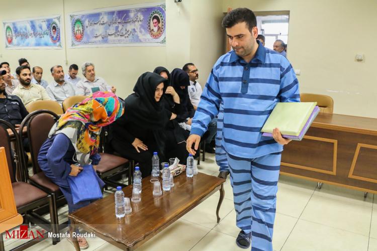 تصاویر پنجمین جلسه رسیدگی به اتهامات متهمان پرونده شرکت کیمیا خودرو تصاویر پنجمین جلسه رسیدگی به اتهامات متهمان پرونده شرکت کیمیا خودرو,عکس های دادگاه متهمان کیمیا خودرو,تصاویری از پنجمین دادگاه متهمان کیمیا خودرو