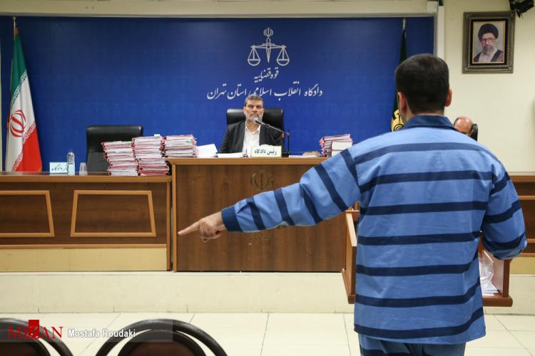 تصاویر پنجمین جلسه رسیدگی به اتهامات متهمان پرونده شرکت کیمیا خودرو تصاویر پنجمین جلسه رسیدگی به اتهامات متهمان پرونده شرکت کیمیا خودرو,عکس های دادگاه متهمان کیمیا خودرو,تصاویری از پنجمین دادگاه متهمان کیمیا خودرو