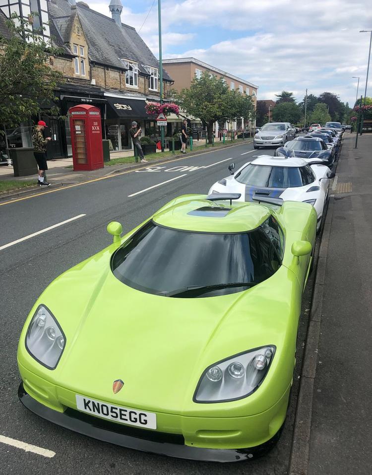 تصاویر تجمع خودروهای سوپرلوکس در برکشایر انگلستان,عکس خودروهای میلیاردی در برکشایر انگلستان,تصاویری از خودروهای لوکس ثروتمندان عرب