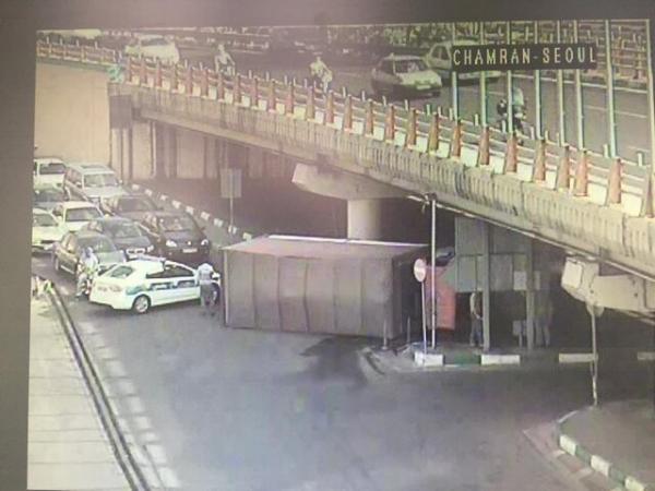 حادثه واژگونی کامیون در پل سئول,اخبار حوادث,خبرهای حوادث,حوادث