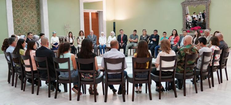 تصاویر دیدار اسما اسد با دانش آموزان سوری,عکس های اسما اسد,تصاویر همسر رئیس جمهوری سوریه