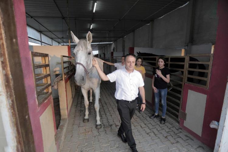 تصاویر دختران اسب سوار غزه,عکس های دختران ورزشکار در غزه,تصاویر باشگاه اسب سواری در غزه