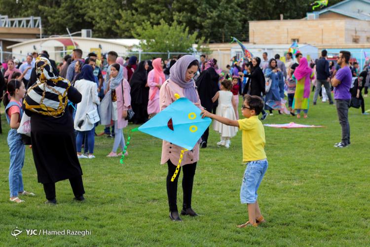 تصاویر سومین دوره جشنواره بادبادک‌ها,عکس های دیدنی از جشن بادکنکها,عکس های جشن بادکنکها در شهرستان خرمدره استان زنجان