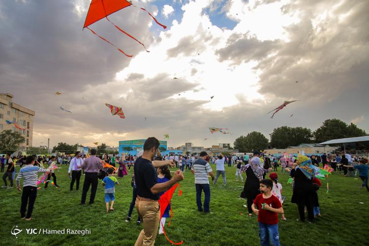 تصاویر سومین دوره جشنواره بادبادک‌ها,عکس های دیدنی از جشن بادکنکها,عکس های جشن بادکنکها در شهرستان خرمدره استان زنجان