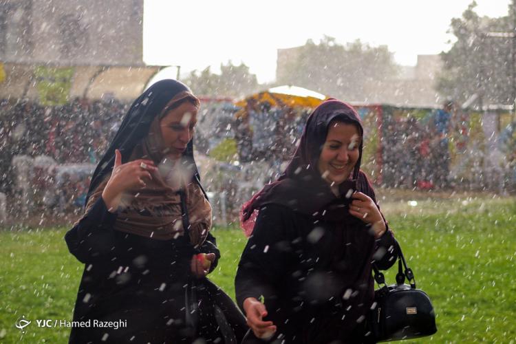 تصاویر سومین دوره جشنواره بادبادک‌ها,عکس های دیدنی از جشن بادکنکها,عکس های جشن بادکنکها در شهرستان خرمدره استان زنجان