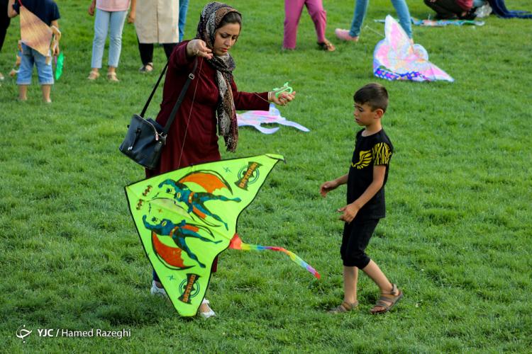 تصاویر سومین دوره جشنواره بادبادک‌ها,عکس های دیدنی از جشن بادکنکها,عکس های جشن بادکنکها در شهرستان خرمدره استان زنجان