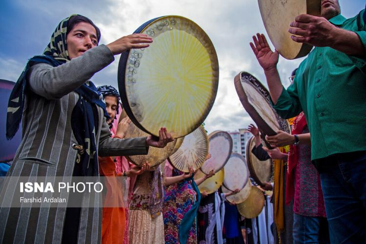تصاویر جشنواره دف‌نوازی آوای دوست,عکس های جشنواره دف‌نوازی کردستان,تصاویر مراسم بزرگ دف نوازی