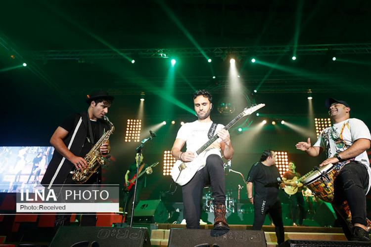 تصاویر کنسرت موسیقی گروه سون در بیست و دومین جشنواره تابستانی کیش,عکس کنسرت گروه 7 در کیش,عکس های کنسرت گروه سون در کیش
